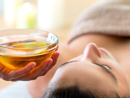 चेहरे पर ऐसे लगाएंगी नारियल तेल, तो फेस से सारे दाग धब्बे हो जाएंगे गायब