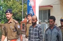 MP Crime News: प्रेमी की मदद से पत्नी ने कराई पति की हत्या, नदी में मिला शव MP Crime News: प्रेमी की मदद से पत्नी ने कराई पति की हत्या, नदी में मिला शव
