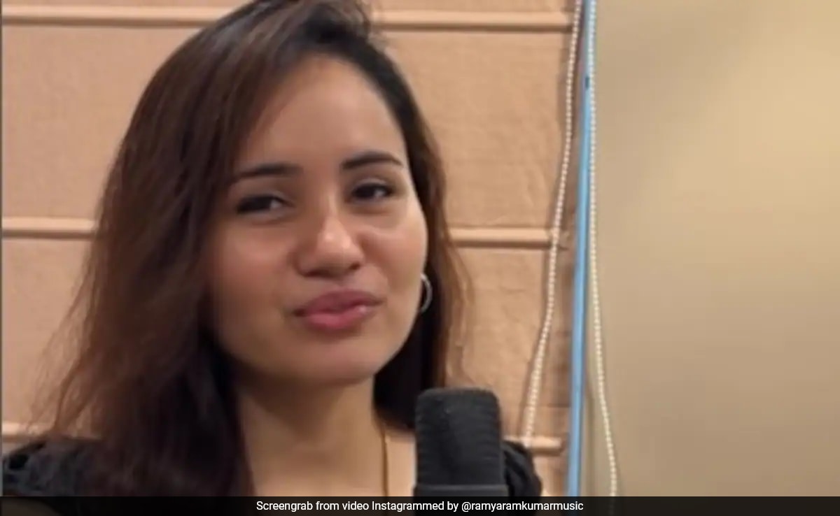 Hyderabad Woman Recreates 'FRIENDS' Title Song In Hindi, Internet Reacts - Vimarsana News