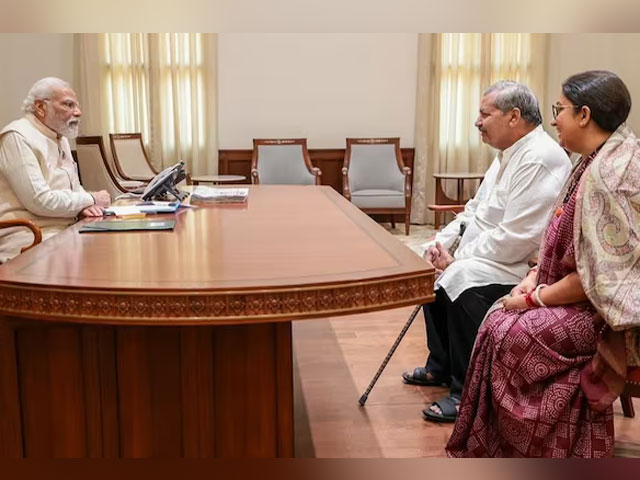 "When The Boss Meets The Father": PM Modi Meets With Smriti Irani's Father