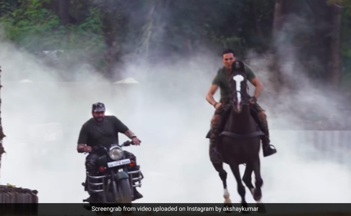 <i>Welcome 3</i> BTS: Akshay Kumar On A Horse, Sanjay Dutt On A Bike