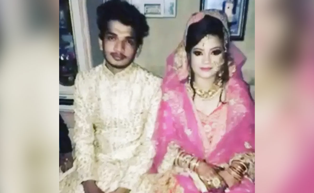 Bigg Boss 17: मुनव्वर फारूकी की एक्स वाइफ की फोटो वायरल, गर्लफ्रेंड से खूबसूरत हैं कॉमेडियन की बीवी Bigg Boss 17: मुनव्वर फारूकी की एक्स वाइफ की फोटो वायरल, गर्लफ्रेंड से खूबसूरत हैं कॉमेडियन की बीवी