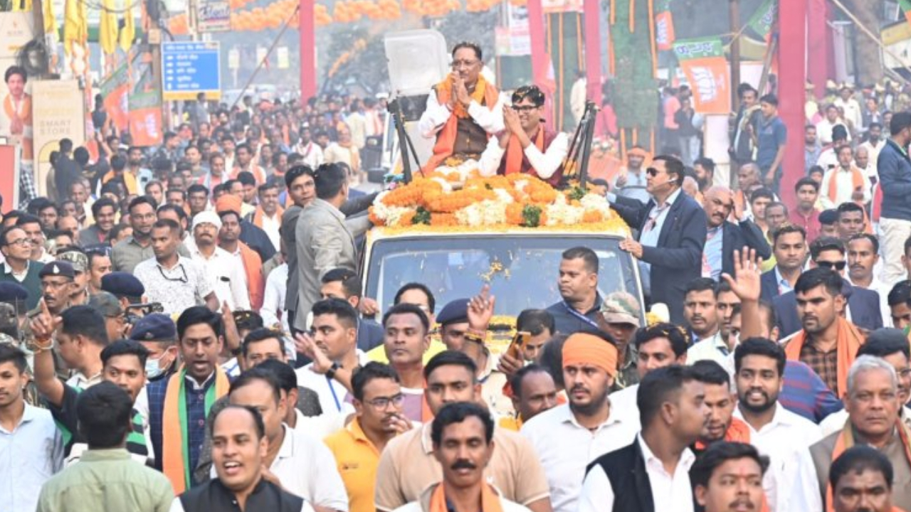 छत्तीसगढ़ के सीएम विष्णुदेव साय का रायगढ़ में रोड शो, लोगों ने किया जोरदार स्वागत