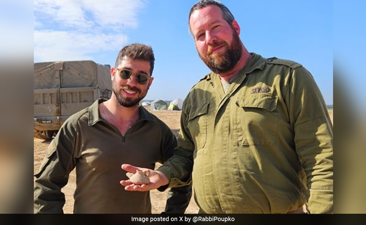 2 Israeli Soldiers Stumble Upon 1,500-Year-Old Oil Lamp In Southern Gaza