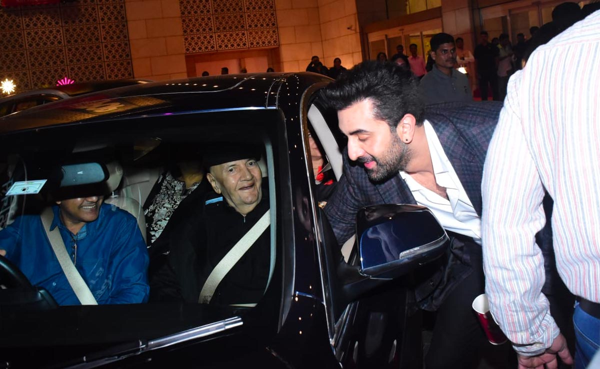 In Pics: Ranbir Kapoor's Adorable Moments With <i>Rocket Singh</i> Co-Star Prem Chopra At <i>Animal</i> Screening