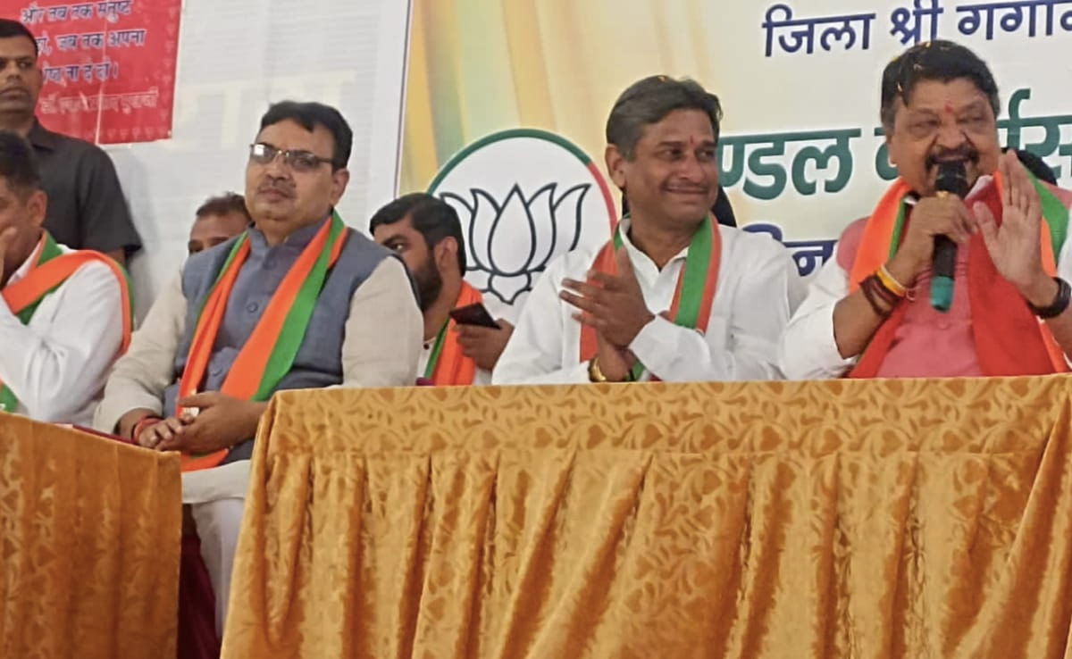 जिनके साथ पी चाय, गप्पे मारीं, वो बन गया CM, भजनलाल शर्मा के साथ कार्यकर्ताओं की पुरानी तस्वीर हो रही वायरल