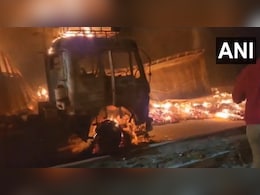 6 Vehicles Ram Into Each Other On Agra-Mumbai Highway, Catch Fire 6 Vehicles Ram Into Each Other On Agra-Mumbai Highway, Catch Fire
