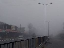 Bhopal: मिचोंग ने बिगाड़ा मौसम का हाल, राजधानी में कोहरे और ठिठुरन से परेशान हुए लोग Bhopal: मिचोंग ने बिगाड़ा मौसम का हाल, राजधानी में कोहरे और ठिठुरन से परेशान हुए लोग