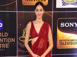 Ananya Panday's Red Glitter <i>Saree</i> Gives Off Christmas Vibes Like No Other Ananya Panday's Red Glitter <i>Saree</i> Gives Off Christmas Vibes Like No Other