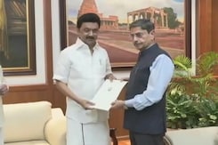 Tamil Nadu Chief Minister, Governor Meet Over Pending Bills In Tamil Nadu Tamil Nadu Chief Minister, Governor Meet Over Pending Bills In Tamil Nadu