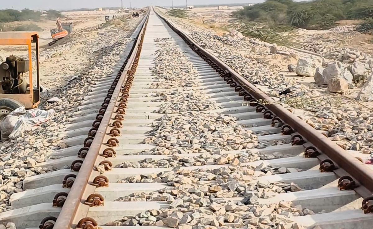High Speed Train Track: डीडवाना में बन रहा अमेरिका जैसा हाई स्पीड ट्रेन का ट्रैक, 220 KM प्रति घंटे की रफ्तार से दौड़ेगी ट्रेन