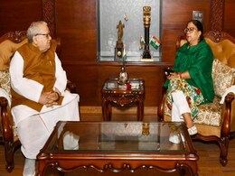 राजस्थान के रिजल्ट से पहले RSS ऑफिस और राजभवन पहुंचीं वसुंधरा राजे, बढ़ीं सियासी हलचलें राजस्थान के रिजल्ट से पहले RSS ऑफिस और राजभवन पहुंचीं वसुंधरा राजे, बढ़ीं सियासी हलचलें