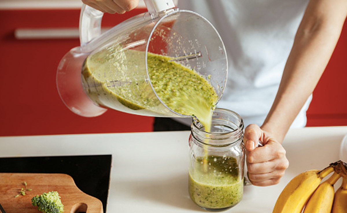 Regular green tea drinkers have a 20-30% lower risk of breast and colorectal cancers