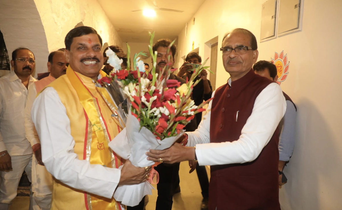 CM आवास पहुंचे मोहन यादव, कार्यवाहक मुख्यमंत्री शिवराज सिंह चौहान से की मुलाकात