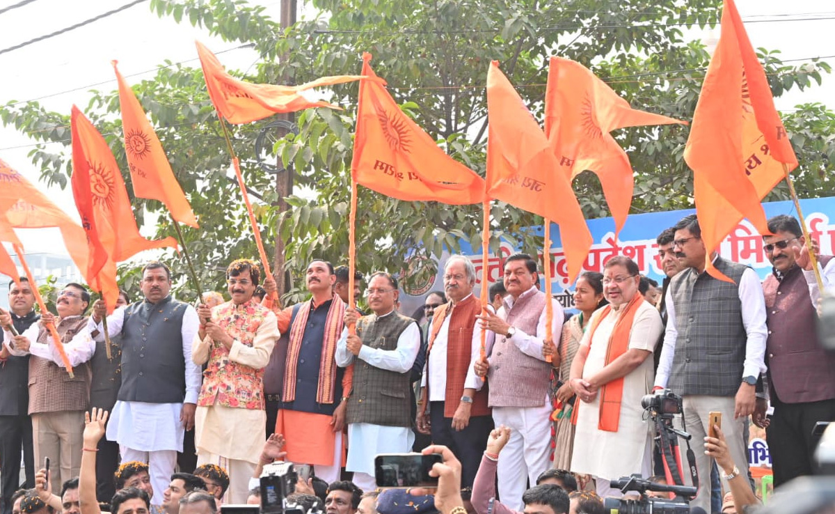 Raipur : 300 मीट्रिक सुगंधित चावल से भरे 11 ट्रक सीएम विष्णु देव ने झंडी दिखाकर किए अयोध्या रवाना