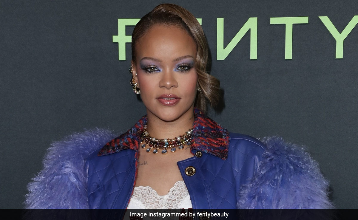 Rihanna's Purple Eyeshadow Look Is The Ultimate Holiday Glam Inspiration