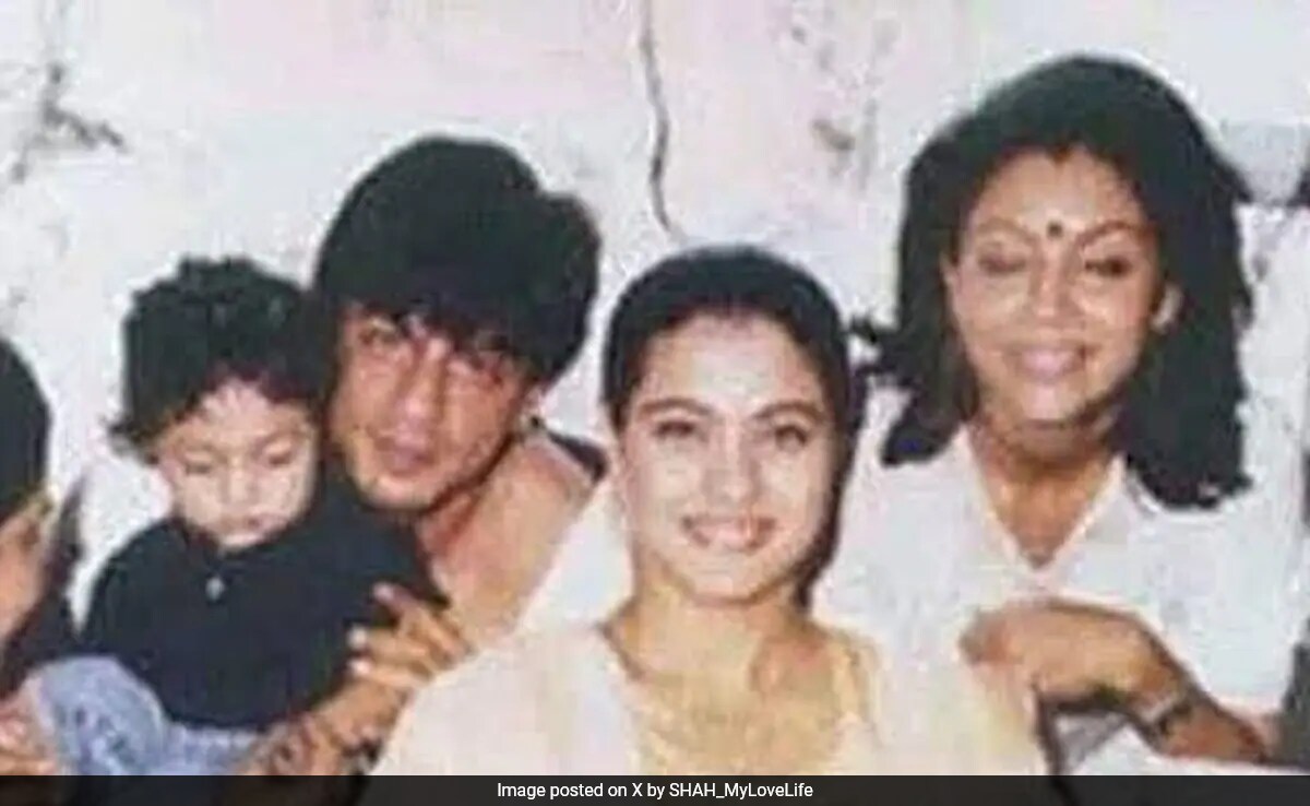 Viral Again: Pic Of Shah Rukh Khan, Gauri And Little Aryan At Kajol's <i>Mehendi</i>