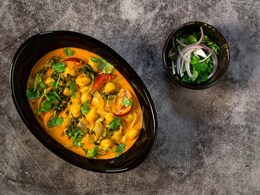 Ditch The Chicken! Chickpea Tikka Masala Is The New Star Of Your Dinner Table (Recipe Inside) Ditch The Chicken! Chickpea Tikka Masala Is The New Star Of Your Dinner Table (Recipe Inside)