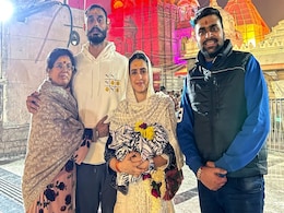 Mahakal Aarti: महाकाल के दरबार में पहुंची अभिनेत्री सान्या मल्होत्रा, आरती में शामिल होकर लिया आशिर्वाद Mahakal Aarti: महाकाल के दरबार में पहुंची अभिनेत्री सान्या मल्होत्रा, आरती में शामिल होकर लिया आशिर्वाद