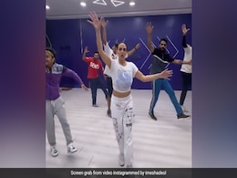 Esha Deol's Twist To Bobby Deol's Viral <i>Animal</i> Dance Sequence Esha Deol's Twist To Bobby Deol's Viral <i>Animal</i> Dance Sequence