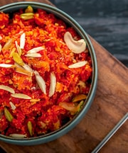 बिना चीनी-घी के भी बन सकता है सुपर टेस्टी गाजर का हलवा, प्रोटीन का भी लगाएं तड़का