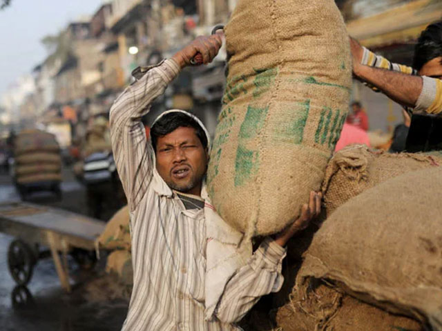 India's GDP Grows 7.6% In Q2, Beats Expectations