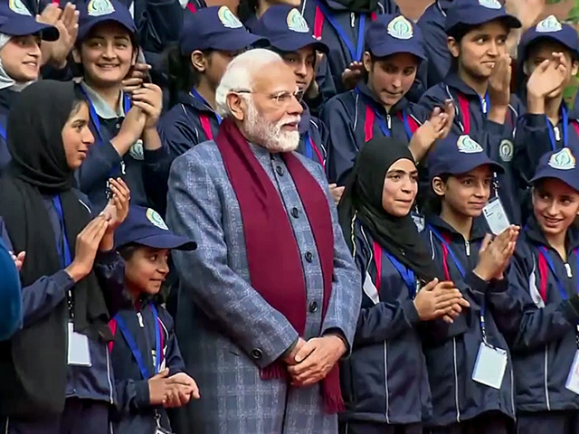 PM Modi Interacts With 250 Students From J&k