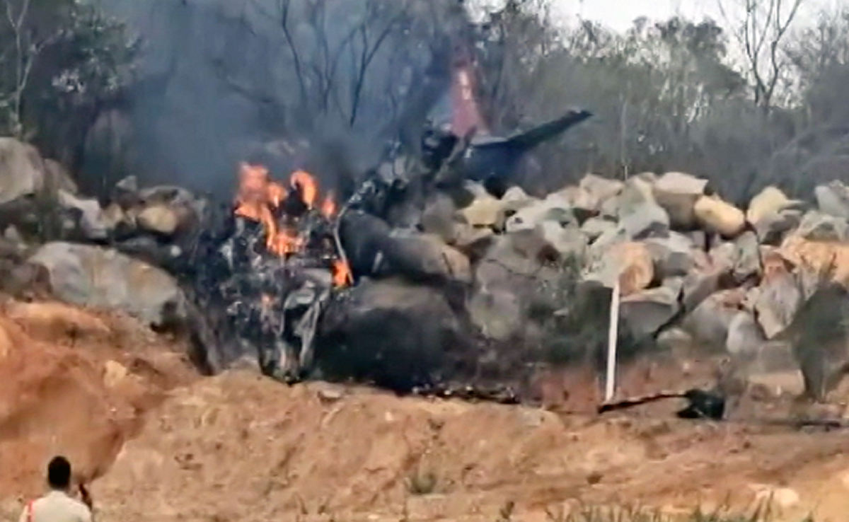 तेलंगाना में वायुसेना का ट्रेनी विमान दुर्घटनाग्रस्त, दो पायलटों की मौत