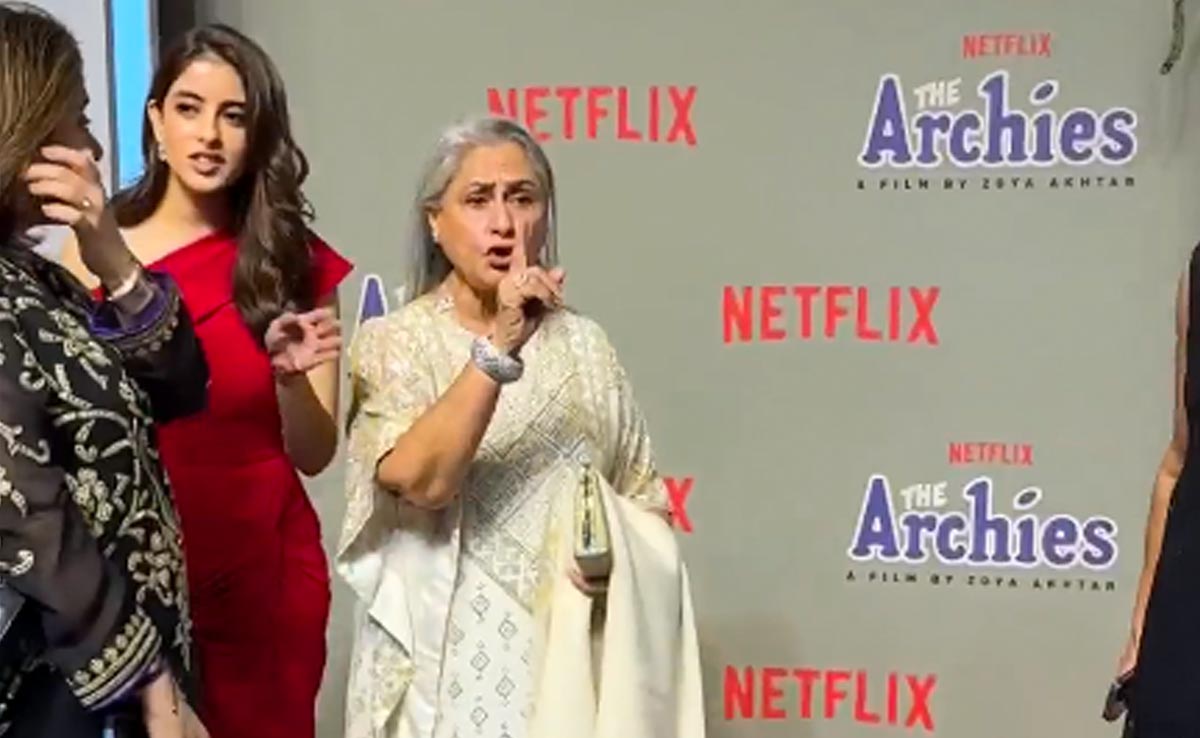 "Don't Shout," Jaya Bachchan Tells Paparazzi While Posing With Tina Ambani
