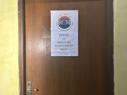 BJP सांसद बृजभूषण सिंह के आवास से हटाया गया कुश्ती महासंघ का कार्यालय BJP सांसद बृजभूषण सिंह के आवास से हटाया गया कुश्ती महासंघ का कार्यालय