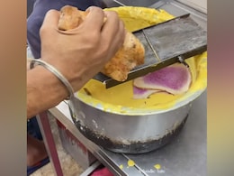 Ratalu Pakoda Video: सूरत के स्ट्रीट वेंडर ने रतालु (यम) से बनाएं पकौड़े, तो इंटरनेट का आया ऐसा रिएक्शन... Ratalu Pakoda Video: सूरत के स्ट्रीट वेंडर ने रतालु (यम) से बनाएं पकौड़े, तो इंटरनेट का आया ऐसा रिएक्शन...