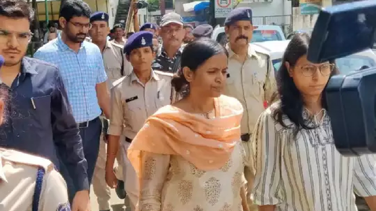 जेल में बंद आईएएस रानू साहू की जमानत अर्जी की मुश्किलें बढ़ीं, अब इस डेट को होगी सुनवाई