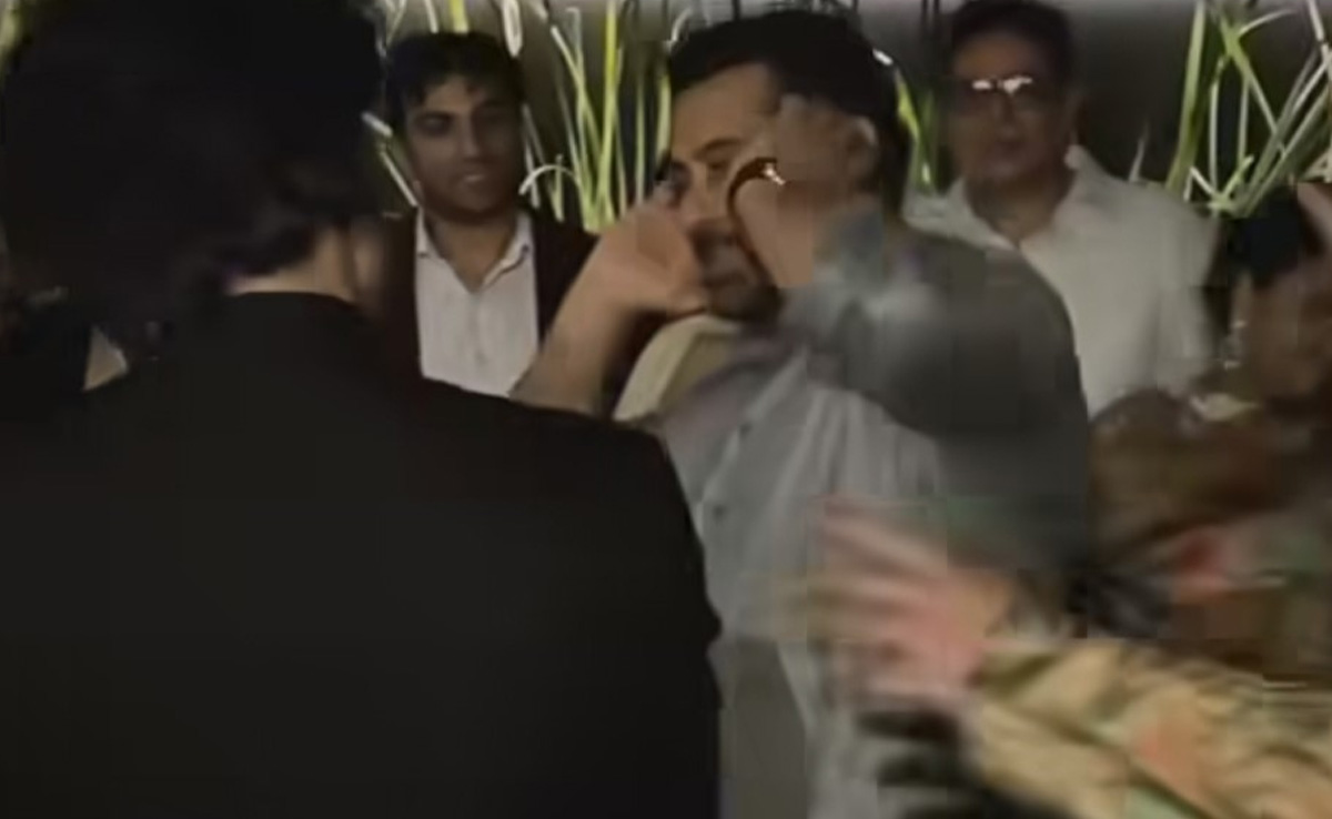 Arbaaz Wedding: भाई-भाभी के साथ डांस करते दिखे सलमान, पापा की शादी में अरहान भी हुए शामिल