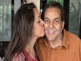धर्मेंद्र को किस करती दिखीं हेमा मालिनी, बर्थडे के मौके पर क्लिक हुई खूबसूरत तस्वीर धर्मेंद्र को किस करती दिखीं हेमा मालिनी, बर्थडे के मौके पर क्लिक हुई खूबसूरत तस्वीर