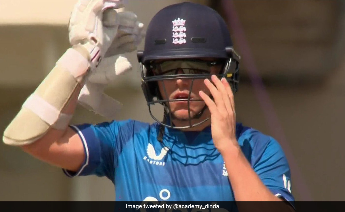 "What A Legend": Sam Curran Wearing Sunglasses While Batting Breaks Internet