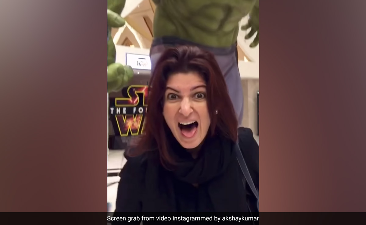 Akshay Kumar's Birthday Post For "<i>Asli</i> Hulk" Twinkle Khanna Is Major LOL