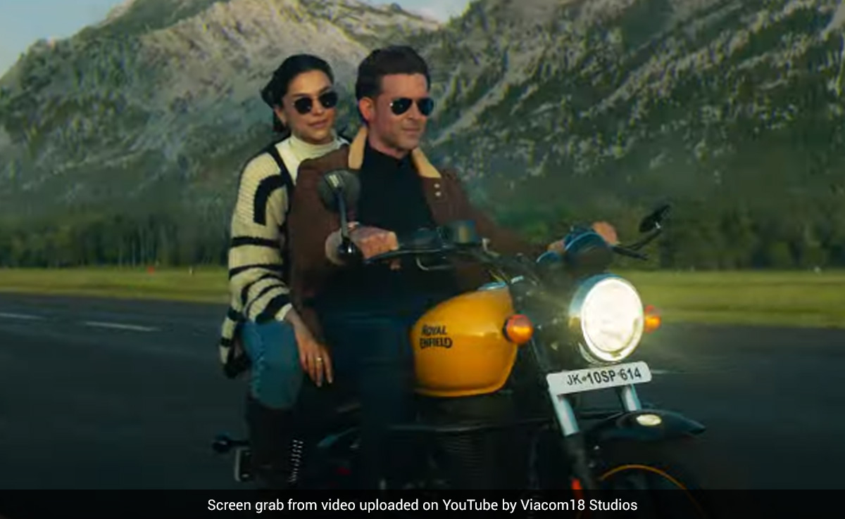 Shah Rukh Khan On <i>Fighter</i> Teaser: "The Only Thing That Can Be More Beautiful Than Hrithik Roshan, Deepika Padukone..."