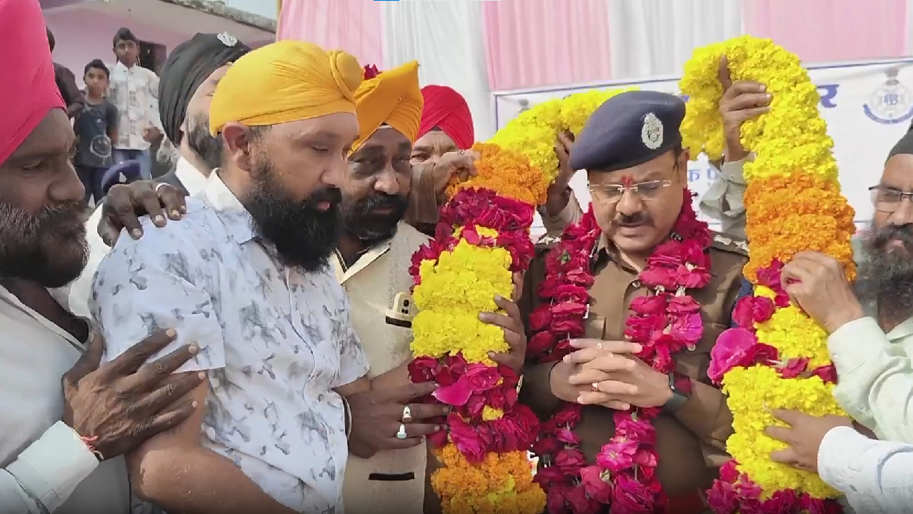 Madhya Pradesh के बारिआ में एसपी ने कर दिया ऐसा काम होने लगी वाह वाही