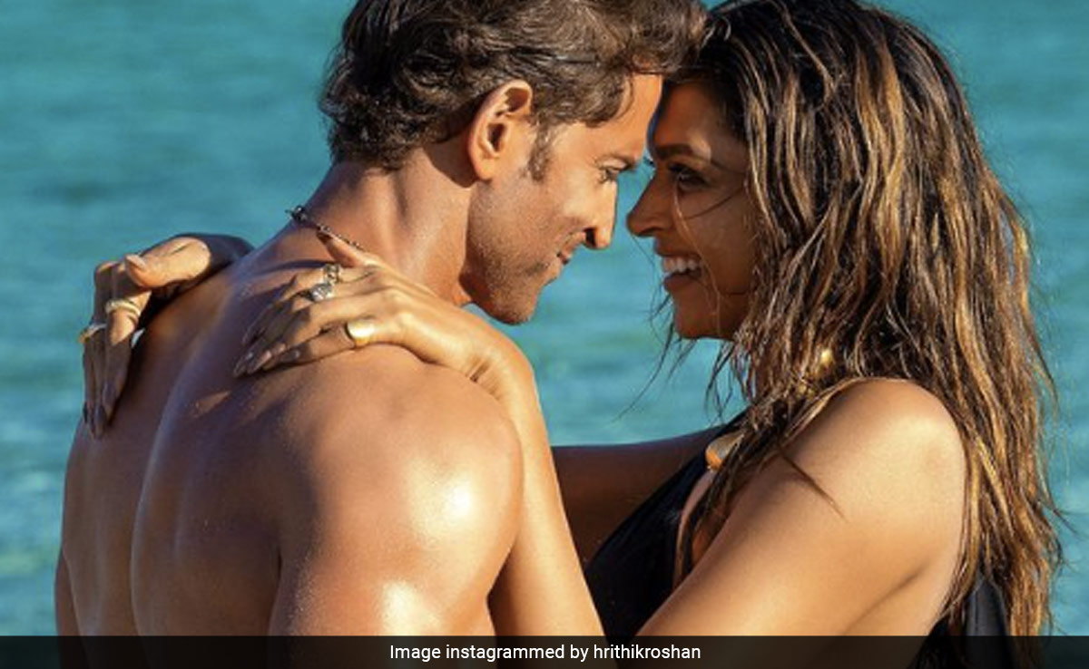 <i>Fighter</i> New Poster: Hrithik Roshan And Deepika Padukone Are On Fire