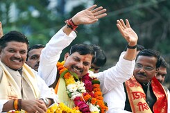 बरसों पुरानी मान्यता तोड़ रात अपने घर रुके MP के CM मोहन यादव बरसों पुरानी मान्यता तोड़ रात अपने घर रुके MP के CM मोहन यादव