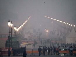 दिल्ली में घना कोहरा, 130 से अधिक उड़ाने प्रभावित... 30 ट्रेनें डिले, नए साल में और बढ़ेगी ठंड दिल्ली में घना कोहरा, 130 से अधिक उड़ाने प्रभावित... 30 ट्रेनें डिले, नए साल में और बढ़ेगी ठंड