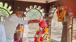 रिजल्ट से पहले 'राम राजा' के दरबार में पहुंचे प्रहलाद पटेल, संगठन महामंत्री ने भी किया दर्शन
