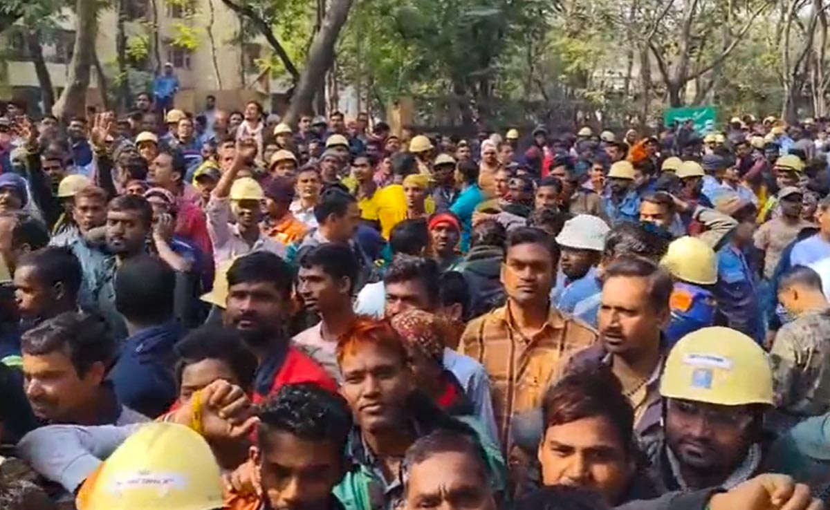CG Today News: जिंदल के खिलाफ सड़क पर उतरे हजारों ठेका कर्मी, बोले- जब तक मांग पूरी नहीं तब तक काम नहीं