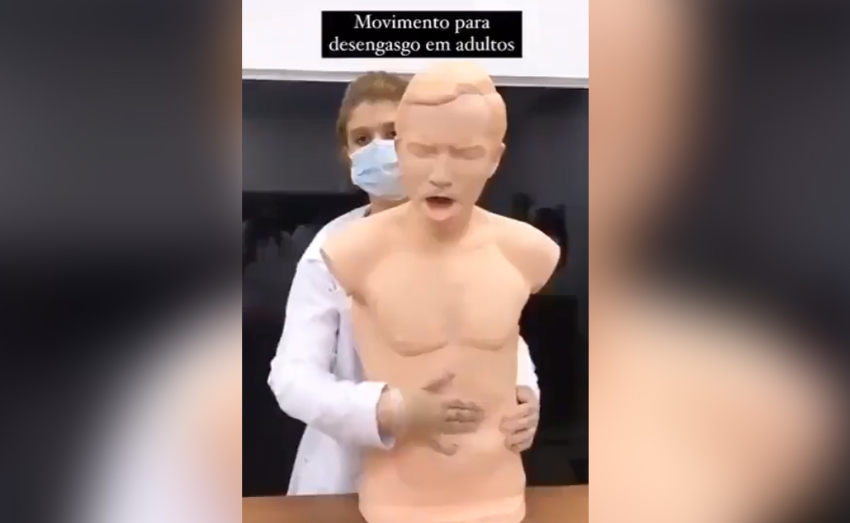 खाते-खाते गले में अटक जाए खाना तो ये ट्रिक आएगी काम, डॉक्टर साहब का वायरल लोग बोले- बचा लिया सर जी