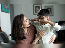 अपने बच्चे को अनुशासन सिखाने के लिए कई बार पिटाई कर देते हैं, तो ठहर जाइए और एक बार यह रिसर्च जरूर देख लें अपने बच्चे को अनुशासन सिखाने के लिए कई बार पिटाई कर देते हैं, तो ठहर जाइए और एक बार यह रिसर्च जरूर देख लें