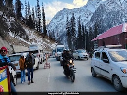 Huge Tourist Rush On Christmas As Himachal Revives From Disastrous Floods Huge Tourist Rush On Christmas As Himachal Revives From Disastrous Floods