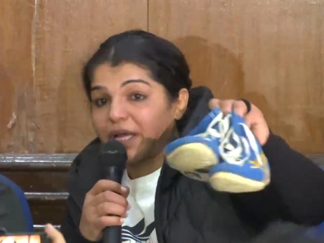 बृजभूषण के करीबी संजय सिंह के WFI चुनाव जीतने पर साक्षी मलिक का कुश्ती छोड़ने का ऐलान