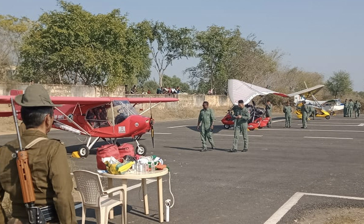 Silver Jubilee of Kargil Day: तारपुरा हवाई पट्टी पर पहुंचे सेना के 4 विमान, एयर शो में दिखाए हैरतअंगेज करतब
