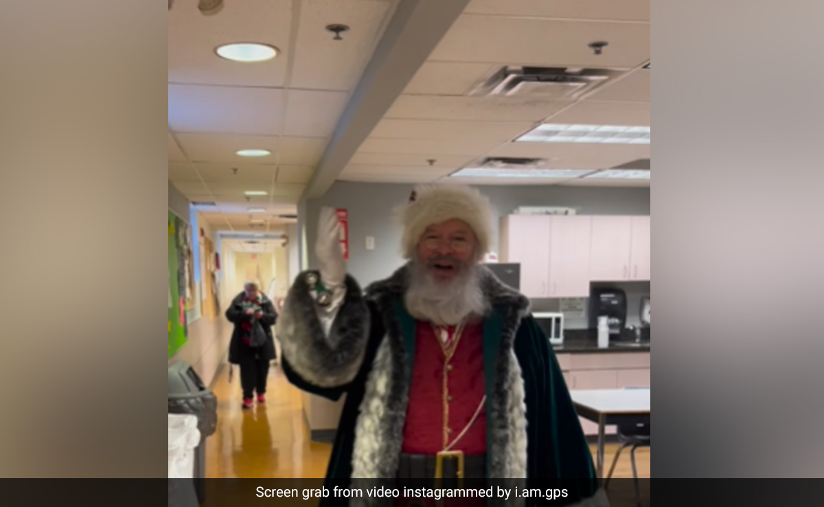 सांता क्लॉज ने पंजाबी में शख्स से पूछा हालचाल, कही ऐसी बात, वायरल Video देख नहीं रुकेगी हंसी