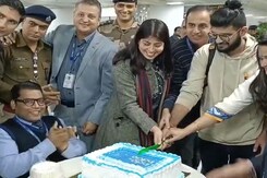 IndiGo Captain's Welcome, Cake Treat On 1st Flight To Ayodhya's New Airport IndiGo Captain's Welcome, Cake Treat On 1st Flight To Ayodhya's New Airport